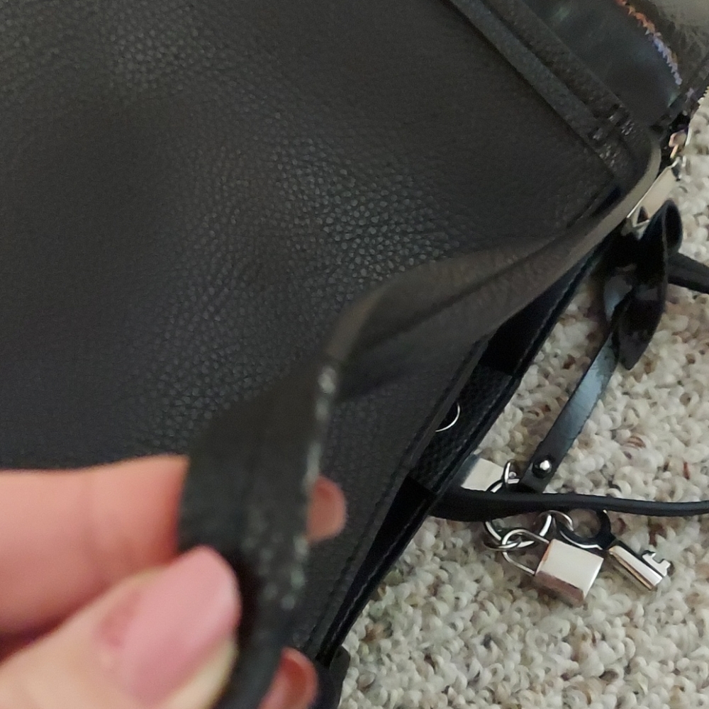 Guess purse - Picture 7 of 11